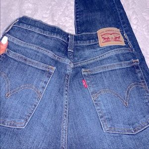 Levi’s Wedgie Skinny